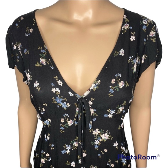 American Eagle Black Floral Cut Out V-Neck Short Sleeve Mini Sundress Dress - Picture 4 of 9